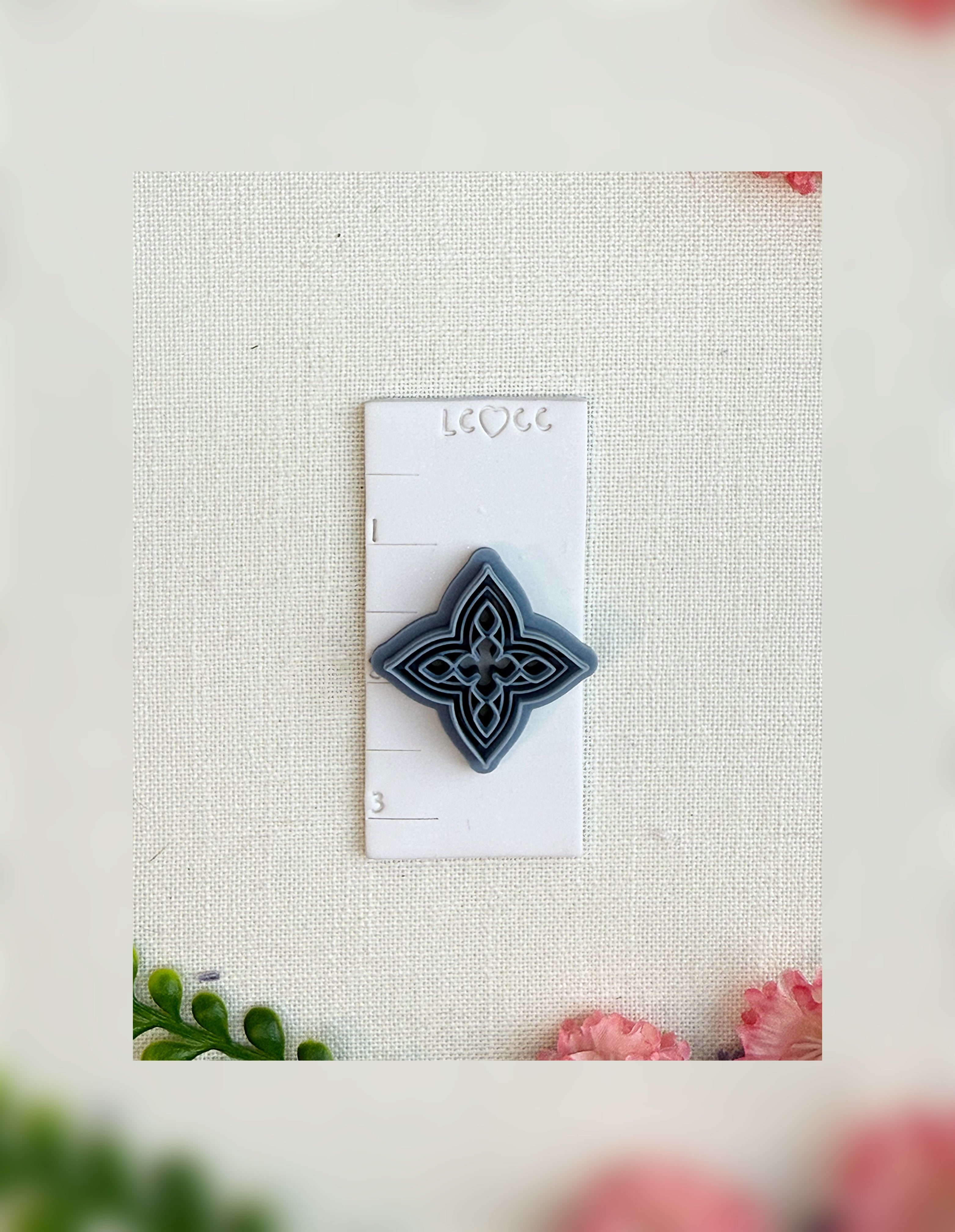 Cathedral Clover Window Clay Cutter – Polymer Clay