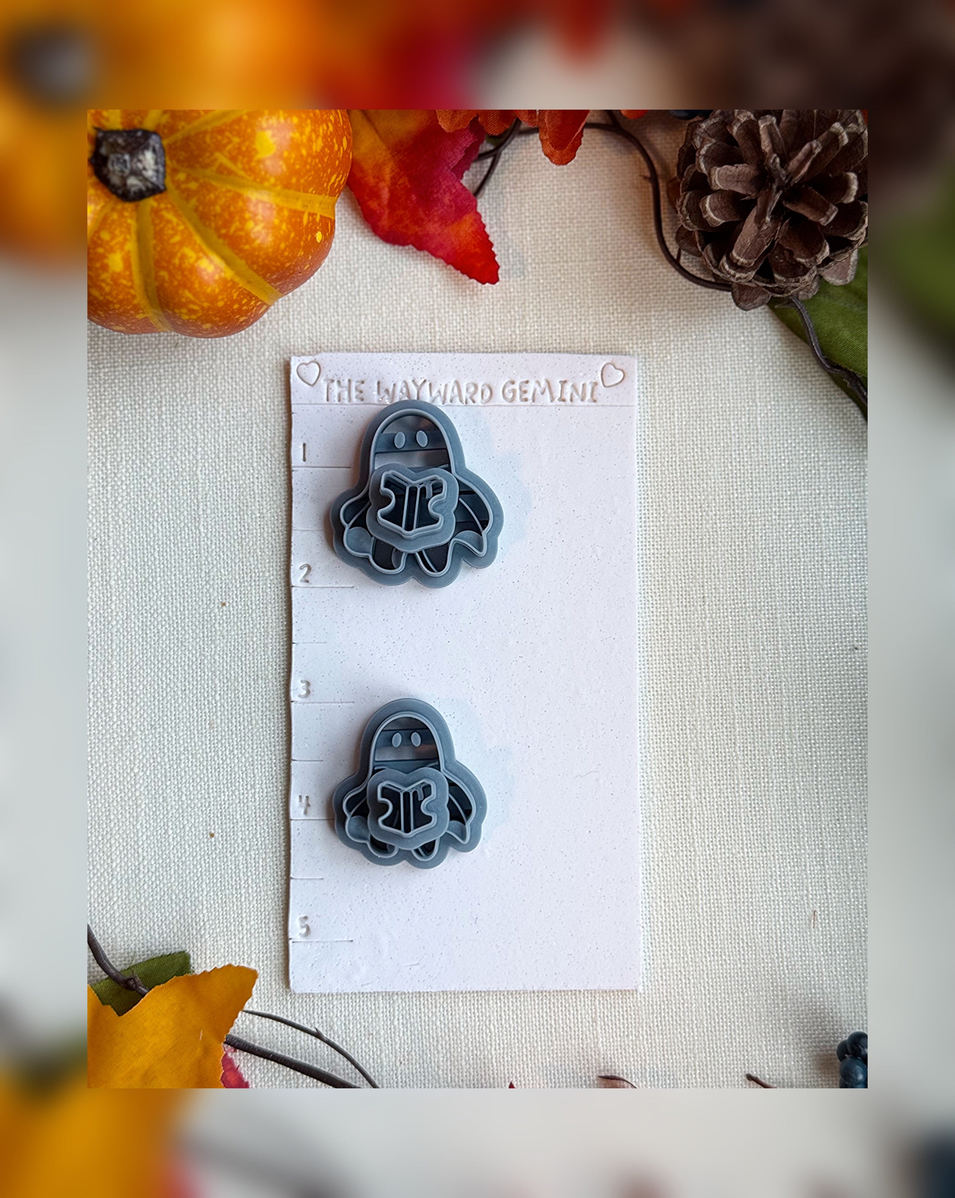 📚 Boo-kworm Clay Cutter Set – Polymer Clay Tools for Halloween (2 Sizes + Layering Piece)
